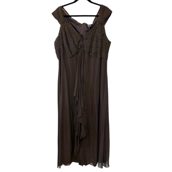 Tadashi Shoji Plus Size Brown Evening Dress - Picture 3 of 9